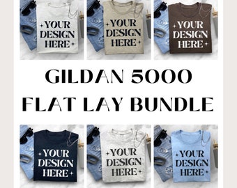 Flat Lay Gildan 5000 Bundle 5000 Gildan Camicia Mockup Maglietta piegata Mock Up Gildan Bundle Estetica Flatlay Mock Up T-shirt piegata Mock Up s