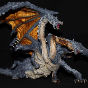 Dragonlord Placidusax, gigantyczna figurka z żywicy wykonana z łuski smoka, z gry Elden Ring. Wersja pomalowana jest wyprzedana, sprawdź opis!