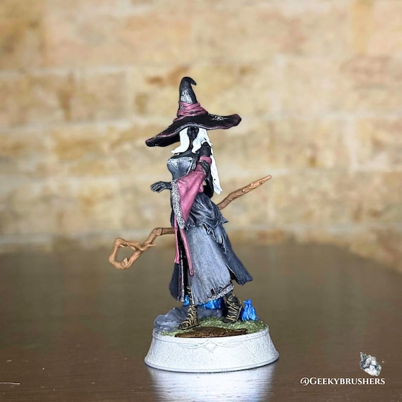 Recluse Miniature - Figure | Elden Ring: Nightreign Collectible