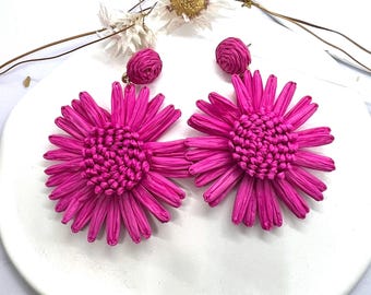 Aélie style raffia flower earrings Raphael Sézane fuchsia Lesbijouxdeprune