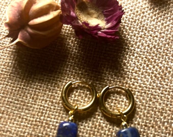 Boucles d’oreilles style charlotte créoles bleues sezane idéal mariage pampille lesbijouxdeprune les bijoux de prune