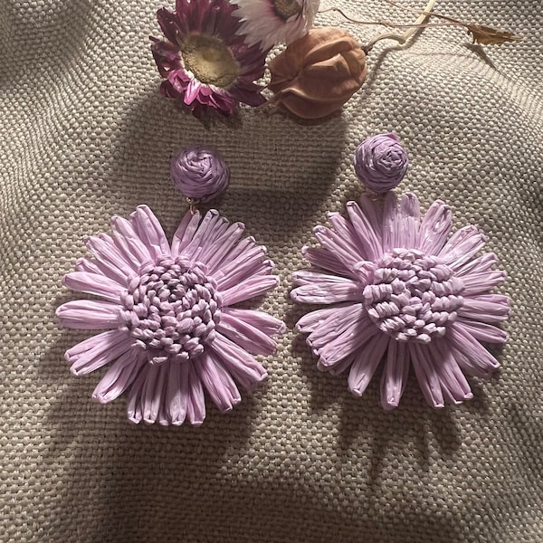 Boucles d’oreilles style Aélie aelie en raphia fleurs Raphael Sézane violette mauve Lesbijouxdeprune neuves