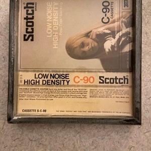 Arte em fita adesiva Scotch C-90 em branco