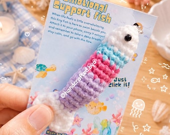 Gehäkelte emotionale Unterstützung Fisch Anhänger - HERZ SCHWANZ | Niedlicher Fidget Schlüsselanhänger | Handgemachter Kawaii Taschenanhänger | Stressabbau Geschenk