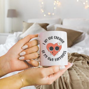 Adorabile tazza da caffè con affermazione quotidiana del personaggio del cuore / regalo per lei / tazza da caffè con citazione motivazionale / tazza mattutina positiva