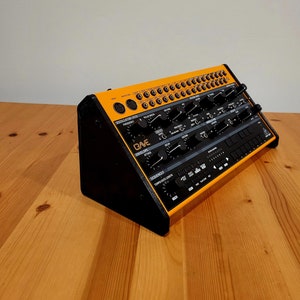 Custom 3D Printed Side Panels for Behringer Crave