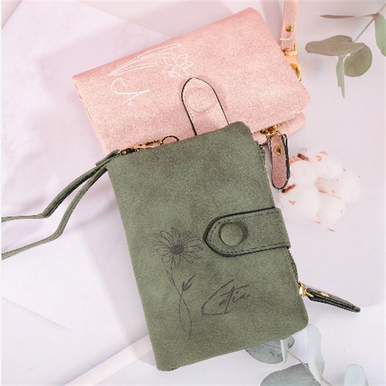 Personalisierte Leder Frauen Brieftasche mit Geburtsblume, benutzerdefinierte Name Geldbörse gravierte Anfangsmünze Brieftasche, Muttertagsgeschenk, Geschenke für sie und Mutter Bild 5