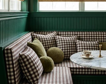 Cojín para banco a cuadros marrones y crema, hecho a mano con ribete a juego para banqueta esquinera en forma de L.