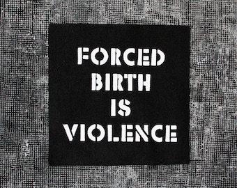 Il parto forzato è violenza / Toppe punk di protesta / Toppa femminista da cucire