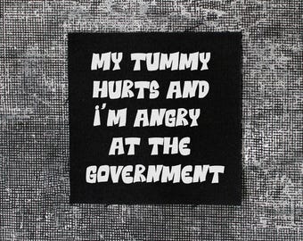 Toppa "Mi fa male la pancia": toppa punk in tela da cucire (4x4)