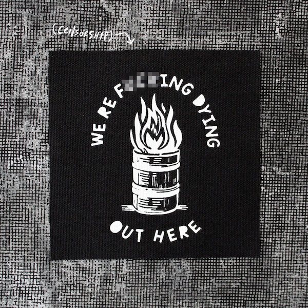 Opnaaibare punkpatch op canvasdoek: We're F*cking Dying Out Here
