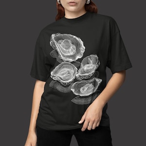 Oyster Shirt for Foodies – White Line Art on Black Tee, Minimalist Seafood T-Shirt for Men and Women, Gift for Oyster Lovers & Chefs
