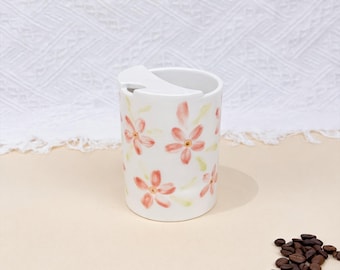 Caneca de viagem artesanal para carro, caneca de café de cerâmica personalizada, canecas de viagem de cerâmica com flores, caneca para viagem com meia tampa, presente para o Dia das Mães, presente de autocuidado