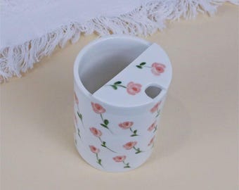 Caneca de viagem com flores personalizadas, caneca de cerâmica feita à mão, copo de cerâmica para viagem, caneca de café personalizada, caneca de viagem minimalista, presente para amantes de café