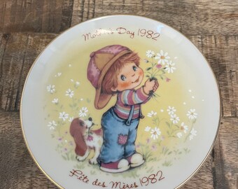 Vintage 1982 Mother’s Day Avon collector plate English and French