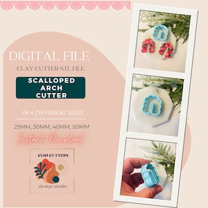 Op de afbeelding: Digitaal downloadbare STL-bestand voor een gegolfde boog klei-snijder. De snijder is verkrijgbaar in vier maten: 25 mm, 30 mm, 40 mm en 50 mm. De afbeelding toont de snijder van blauw plastic en een paar oorbellen gemaakt met de snijder in rood en zwart.