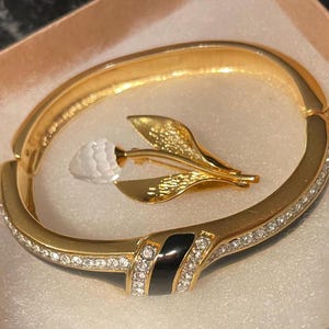2 pieces Swarovski Crystal Jewelry Tulip Brooch, SAL Crystal & Enamel Gold Tone Hinged Bangle Bracelet Preowned