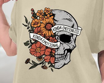 Kinda Emotional Kinda Emotionless Shirt, camicia teschio floreale, camicia di Halloween felice, teschio di fiori essere gentile equipaggio, vestito di Halloween, camicia autunnale