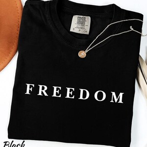 Koszulka „Freedom Charlie Kirk”, „Stań z Charliem Kirkiem”, „Spoczywaj w pokoju Charlie Kirk”, „American Comeback T-shirt”, „Trump Political T-shirt”