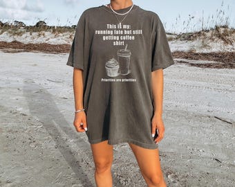 Camiseta divertida de café, "Llegando tarde", colores cómodos