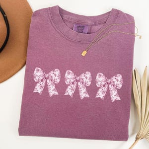 Toile de Jouy|Coquette Bows-shirt|Comfortkleuren|Vintage stijl|Coquette-shirt|Cottagecore-shirt|Light Academia|T-shirt boerderij|Frans shirt