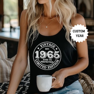 Tanktop 60e verjaardag| Tanktop 1965| Shirt 60e verjaardag| Aangepaste verjaardagsshirts| Racerback-tanktop|Vintage Top 1965|60e verjaardag cadeau vrouwen