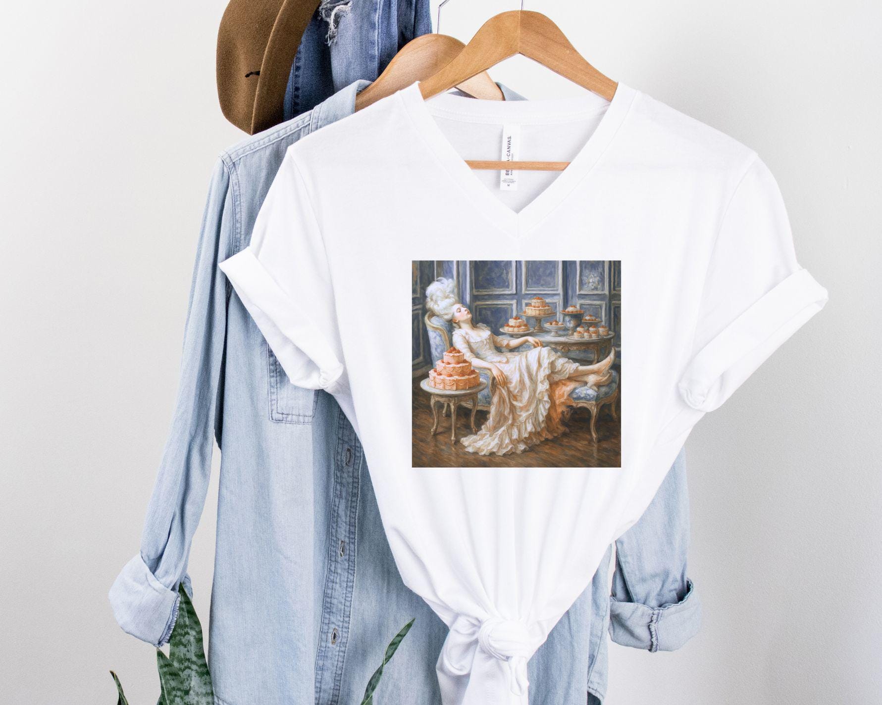 Chemise Marie-Antoinette|Laissez-les manger un gâteau|Chemise film col en V|Chemise coquette|T-shirt gâteau|T-shirt rococo|Chemise Marie|Vêtements coquettes|Chemise artistique