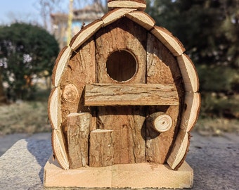 Altes, primitives, handgefertigtes Vogelhaus aus wiedergewonnenem Scheunenholz, Landhaus-Vogelhaus aus Holz zum Aufhängen von Rotkehlchen, das wild nistende Blaumeise-Futterbox PSY1062 füttert