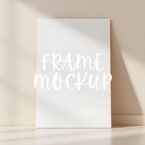 Maquette d'affiche A4, Maquette d'affiche minimale, Maquette de papier cartonné vertical, Maquette de calendrier simple, Objet intelligent JPG PSD, Modèle d'affiche 2 x 3