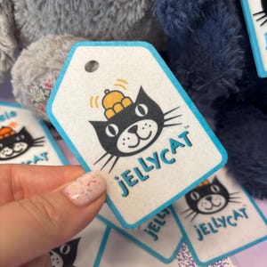 Topo de bolo/cupcake com etiqueta de balanço inspirada em JellyCat com cartão comestível - Impresso - Personalizável - Lovely Bubbly Makes