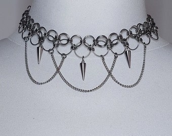 Collar Chainmaille con gargantilla alternativa de tachuelas