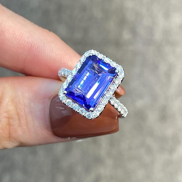 Beautiful Tanzanite Ring 925 sterling silver vintage Ring adorned with beautiful Side stones engagement ring wedding Ring.