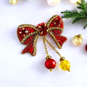 Handmade Beaded Ribbon Christmas Brooch: Pearl Dangle Pin