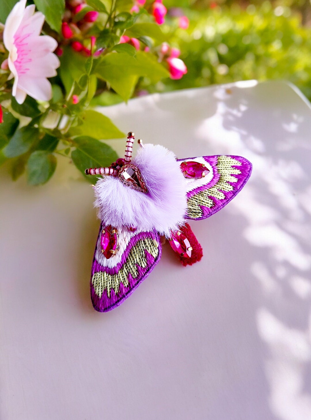 Broche papillon dorée vert amande et blanche - Collection Mariposa - Bijoux