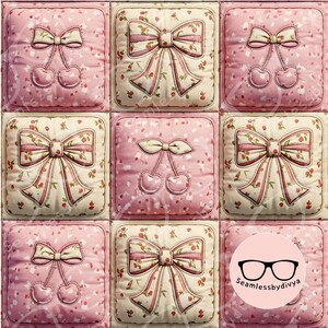Op de afbeelding: Een patchwork-ontwerp met negen vierkanten met een herhalend patroon van strikken en kersen. De vierkanten wisselen af tussen een roze achtergrond met een kersenpatroon en een crèmekleurige achtergrond met een bloemenpatroon. Het ontwerp is gewatteerd.