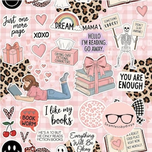 Puede incluir: Una colección de pegatinas con un fondo a cuadros rosa y blanco. Las pegatinas presentan corazones, libros, un arcoíris, un esqueleto y texto como "Just one more page", "I like my books" y "Everything Will Be Okay."