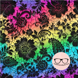 Könnte beinhalten: Ein lebendiges, farbenfrohes Design mit schwarzer floraler Spitze, die einen Regenbogen-Farbverlauf-Hintergrund überlagert. Die Spitze enthält komplizierte Blumen- und Paisley-Muster. Die Farbpalette wechselt von Lila zu Blau, Grün, Gelb und Rosa. Geeignet für Stoff oder Tapete.
