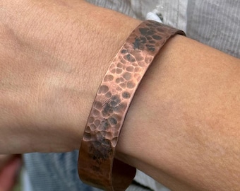 Gehämmertes Rein Kupfer Manschette Armband, verstellbarer Unisex Armreif, handgemachter Schmuck