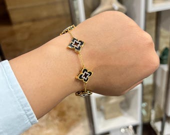 Pulsera de trébol de ónix negro con detalles de diamantes en oro de 14 quilates