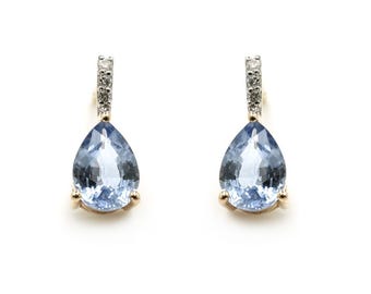 Brincos de diamante em ouro branco 14K com lapidação pera e safira azul
