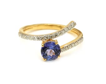 Anillo de oro amarillo de 14 quilates con tanzanita natural de talla redonda: Joyería nupcial con la piedra natal de diciembre
