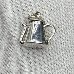 Colgante con dije de cafetera de plata de ley 925, dije de tetera para collar, joyería para amantes del café, regalo inspirado en la cocina, colgante de plata