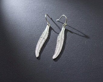Handgemaakte zilveren verenoorbellen, sterlingzilveren hangoorbellen, bohocadeau voor haar, op de natuur geïnspireerde sieraden, verjaardagscadeau