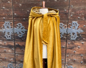 Cloak in yellow-gold velvet lined in satin