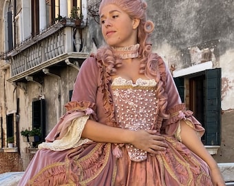 HISTORICAL COSTUME 1700 WOMAN