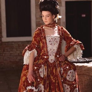 HISTORICAL COSTUME 1700 WOMAN