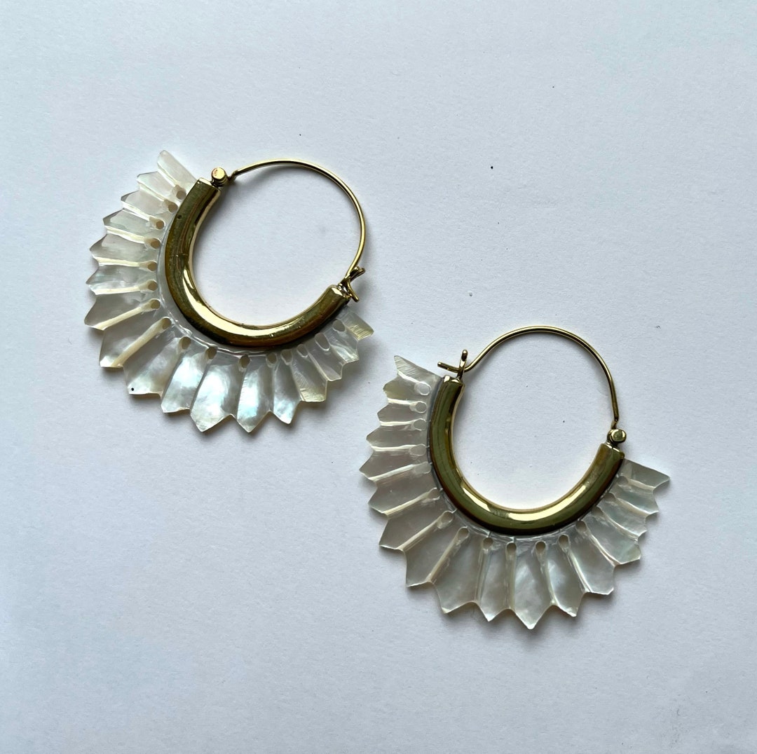 SUNBURST Elegant Mother of Pearl Earrings Carved Shell Brass SUNBURST Elegant Mother of Pearl Earrings Carved Shell Brass