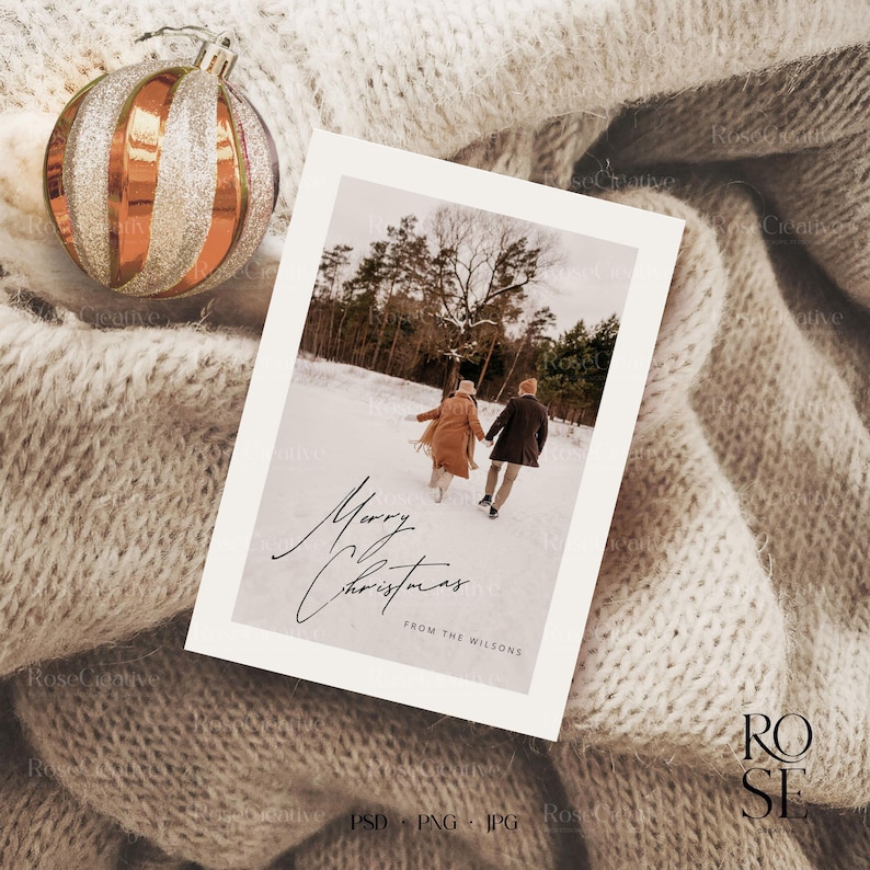 Christmas card mockup flatlay with pinecones and ornaments
5x7 greeting card mockup styled with holiday props
Holiday card mockup bundle with 12 festive scenes
PSD smart object card mockup with neutral Christmas décor
Canva-compatible PNG mockup of holiday card
Christmas stationery mockup with cozy winter background
Seasonal card flatlay with soft lighting and decorations