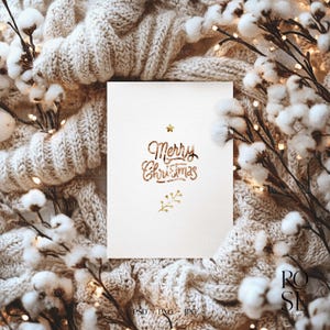 Christmas card mockup flatlay with pinecones and ornaments
5x7 greeting card mockup styled with holiday props
Holiday card mockup bundle with 12 festive scenes
PSD smart object card mockup with neutral Christmas décor
Canva-compatible PNG mockup of holiday card
Christmas stationery mockup with cozy winter background
Seasonal card flatlay with soft lighting and decorations