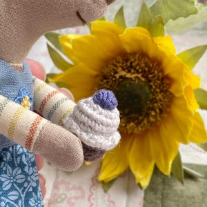 Miniatur gestrickter Cupcake mit Magneten